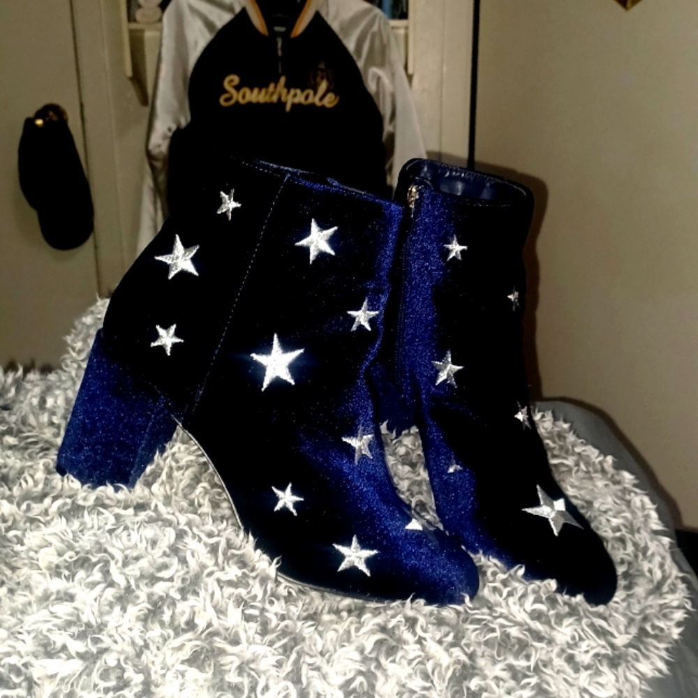 JUST Fab Blue Velvet Star Booties